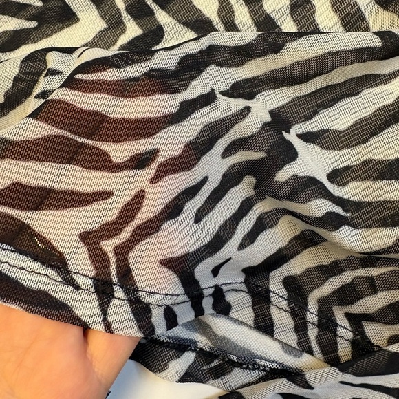 Streetwear Society mock turtleneck mesh animal print long sleeve top size Small - Picture 3 of 6